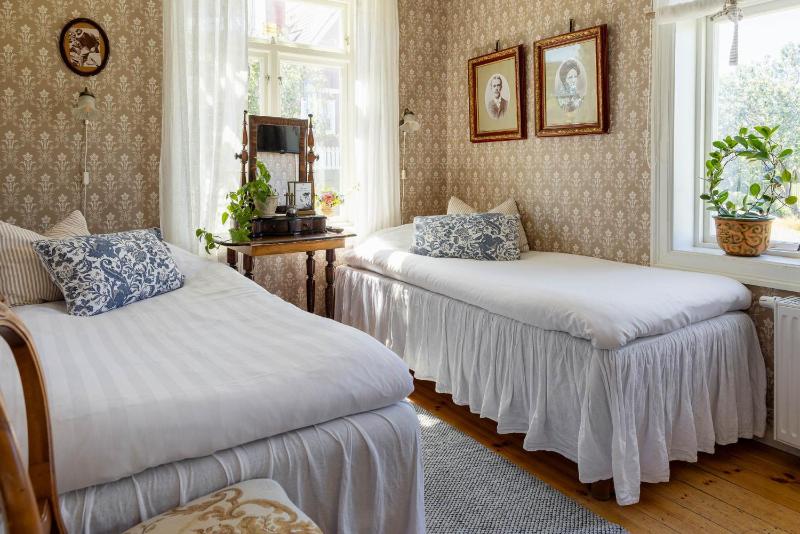 Small Twin Room image 4
