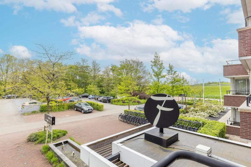 Deluxe Double Room with Balcony image 3