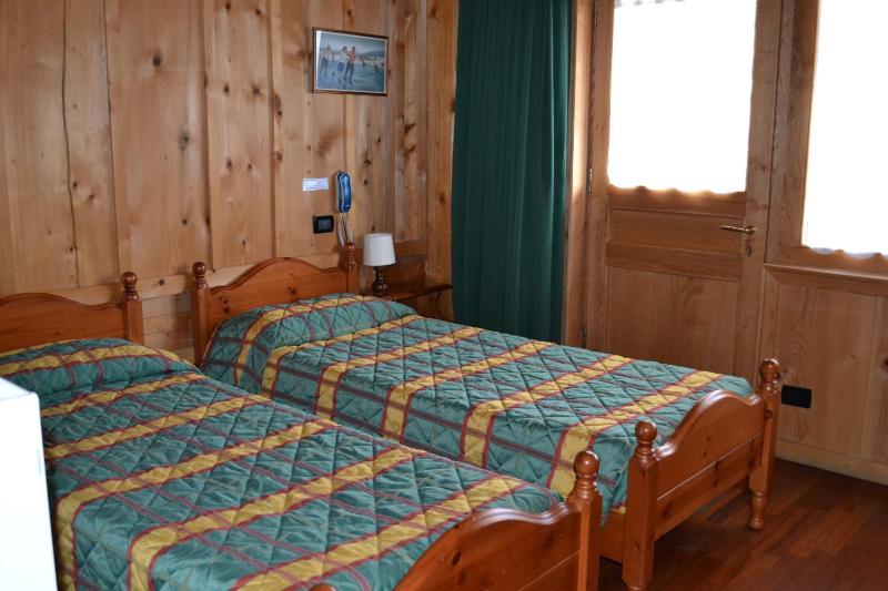 Double or Twin Room image 3