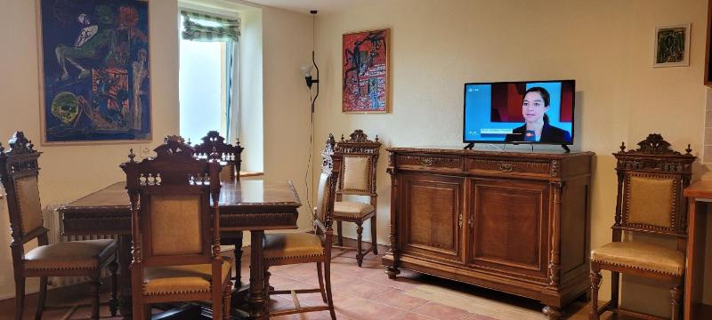 One-Bedroom Apartment image 1