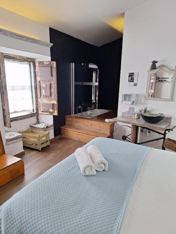 Deluxe King Room image 1