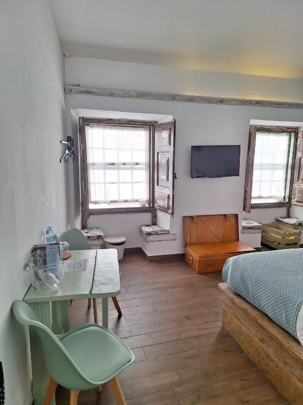Deluxe King Room image 4