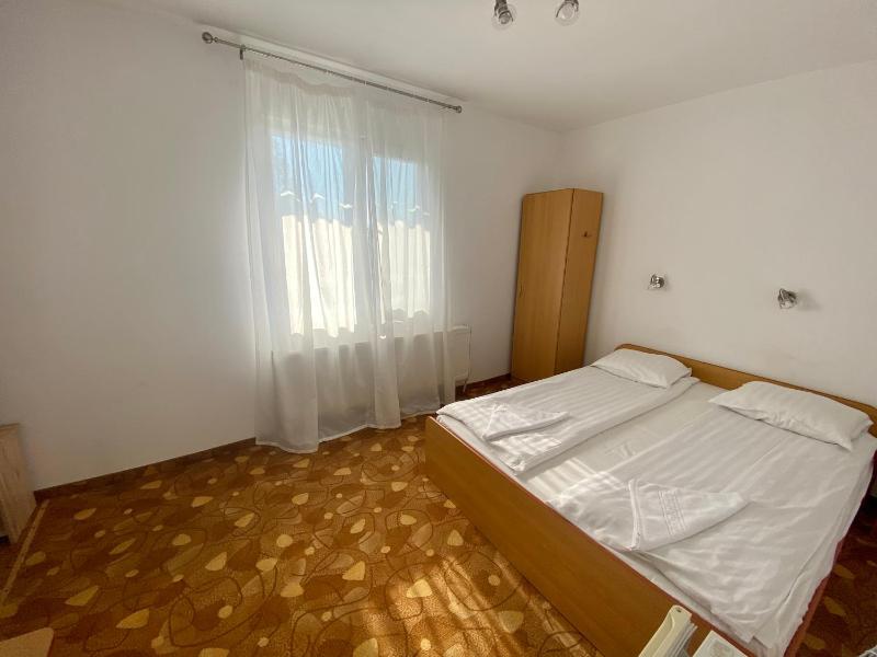 Economy Double Room image 3