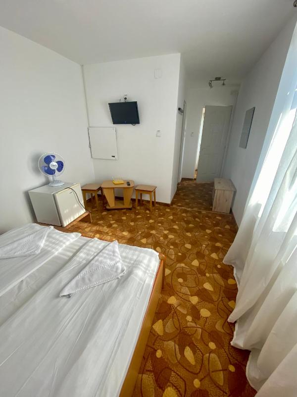 Economy Double Room image 2