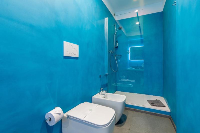 Small Double Room image 3