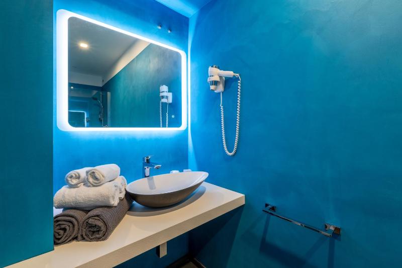 Small Double Room image 2