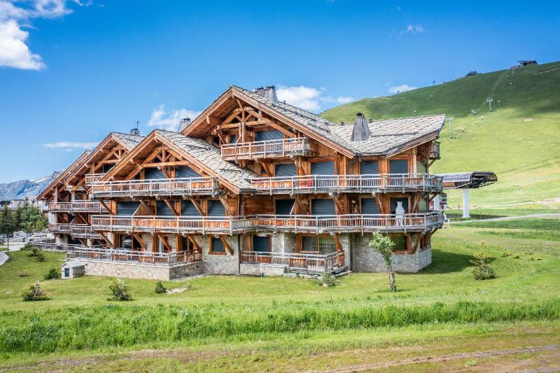 Apartment with Mountain View image 2