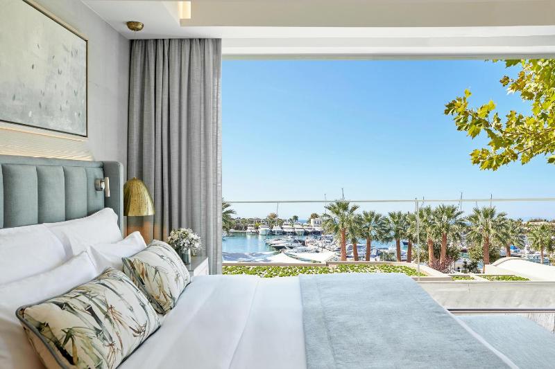 One Bedroom Suite Grand Balcony Pool View image 3