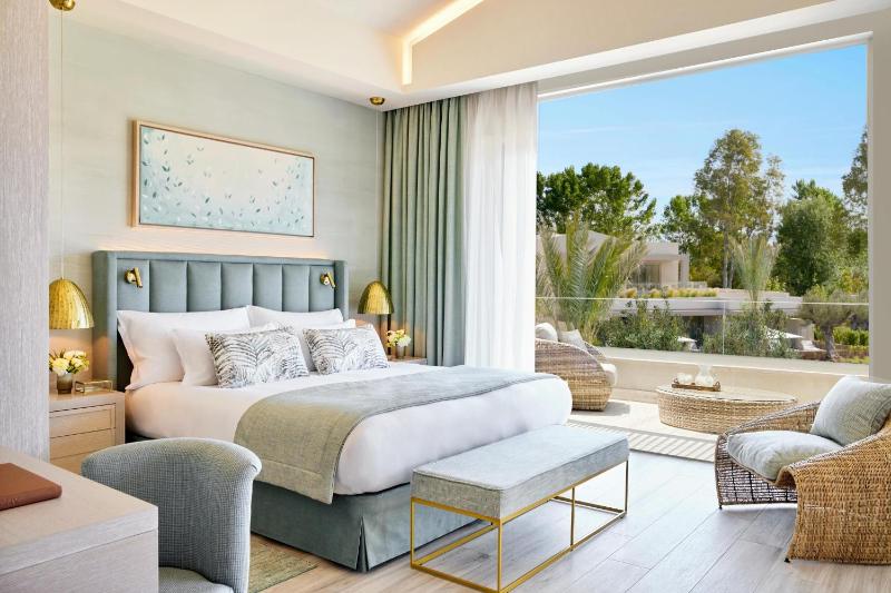 One Bedroom Suite Grand Balcony Garden View image 3