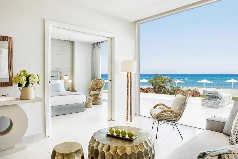 One Bedroom Suite with Private Garden and Sea View image 1
