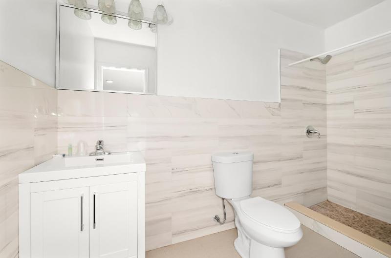 2 Double Beds Accessible Kitchenette Non Smoking image 3