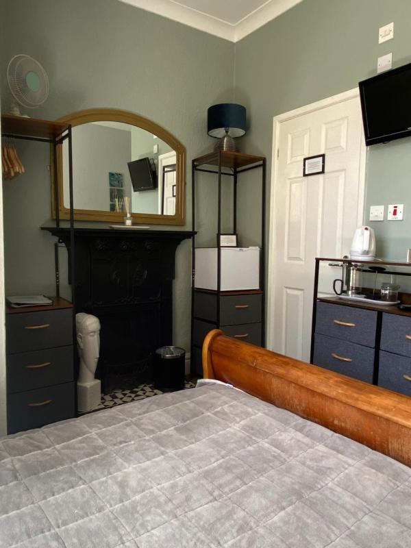 Standard Double Room image 3