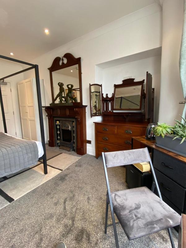 Deluxe Family Room image 4