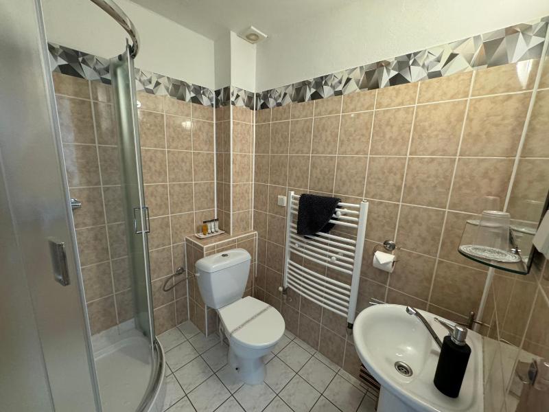 Standard Double Room image 4