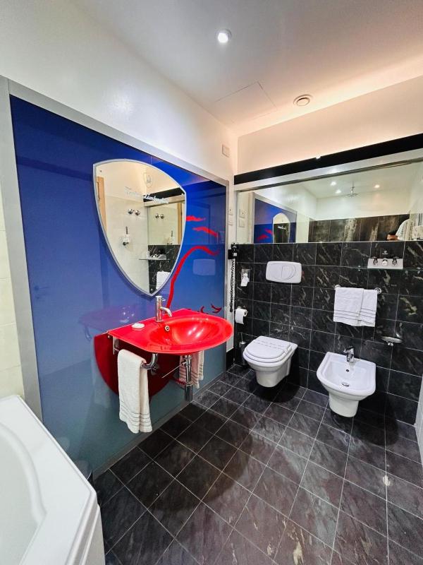 Junior Suite (1 Adult) image 2