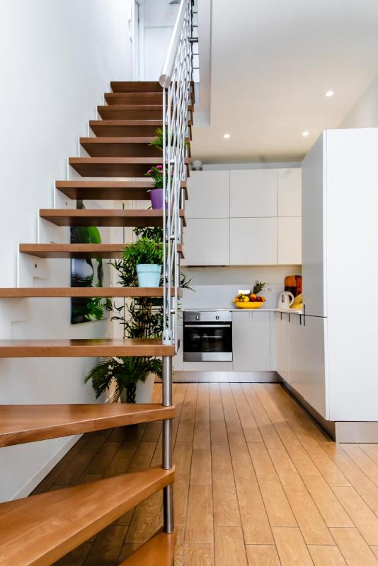 Deluxe One-Bedroom Apartment with Free Parking image 2