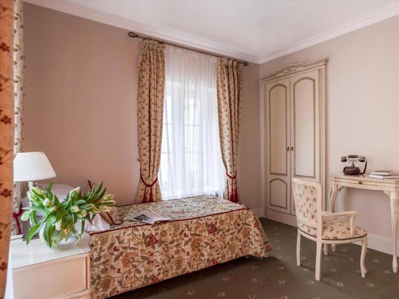 Deluxe Double Room image 1