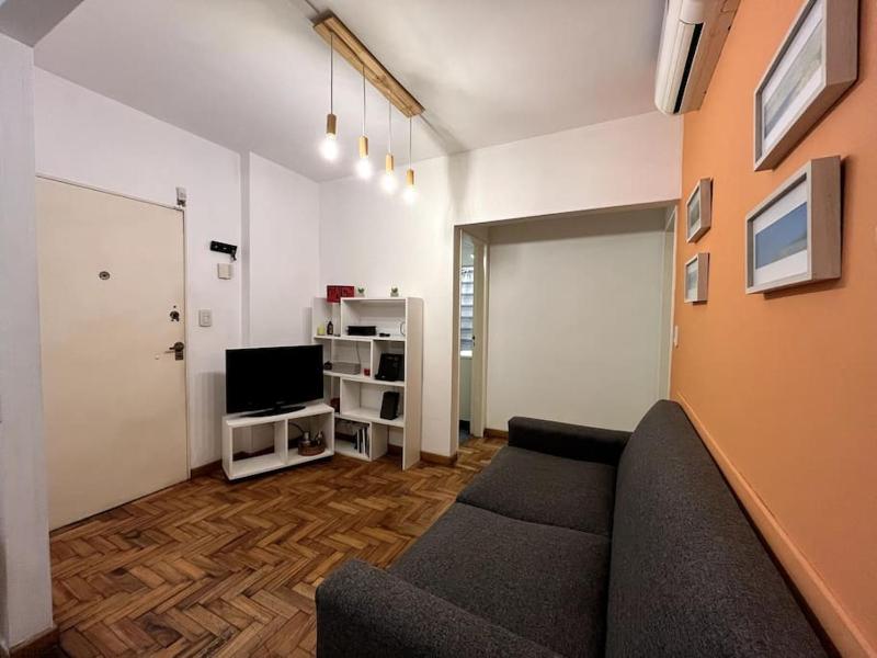Alójate en Recoleta en este Cómodo Departamento 2 Ambientes - image 12