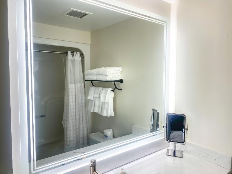 Standard  Room with Two Double Beds image 3