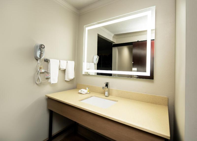 King Room - Non-Smoking image 2