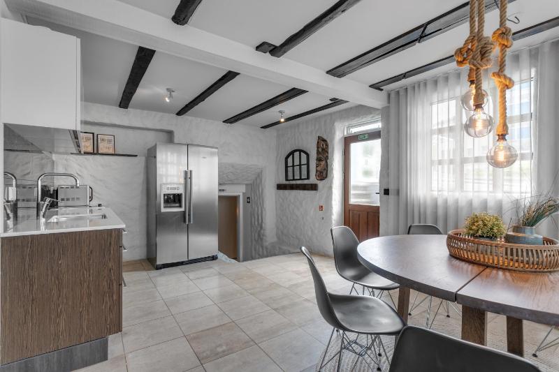 Cozy Studio Apartment in the Heart of Reykjavik - image 3