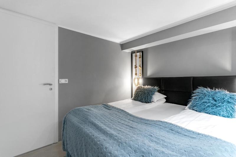 Heart of Reykjavik - Luxury Apartments - image 13