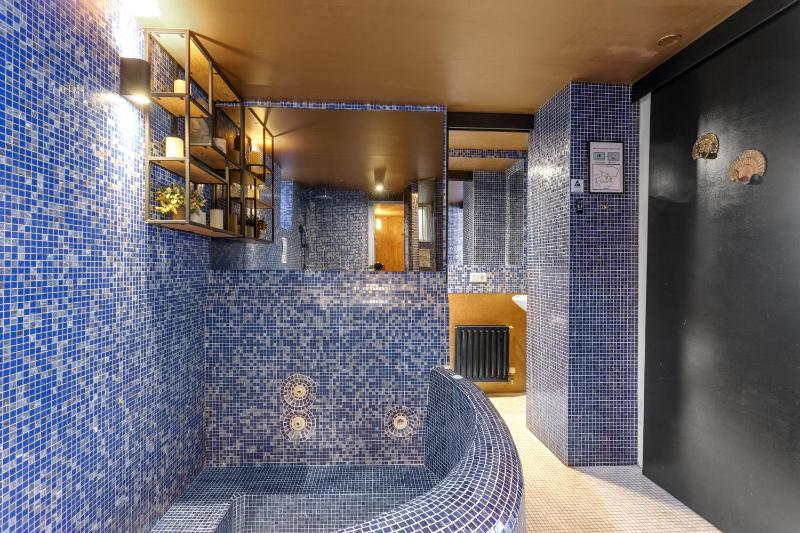 Cozy Studio Apartment in the Heart of Reykjavik - image 4