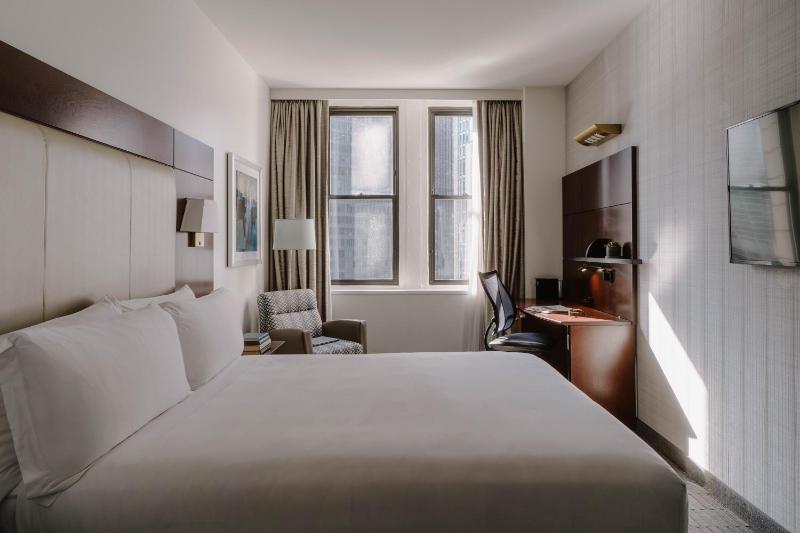 Standard Queen Room image 4