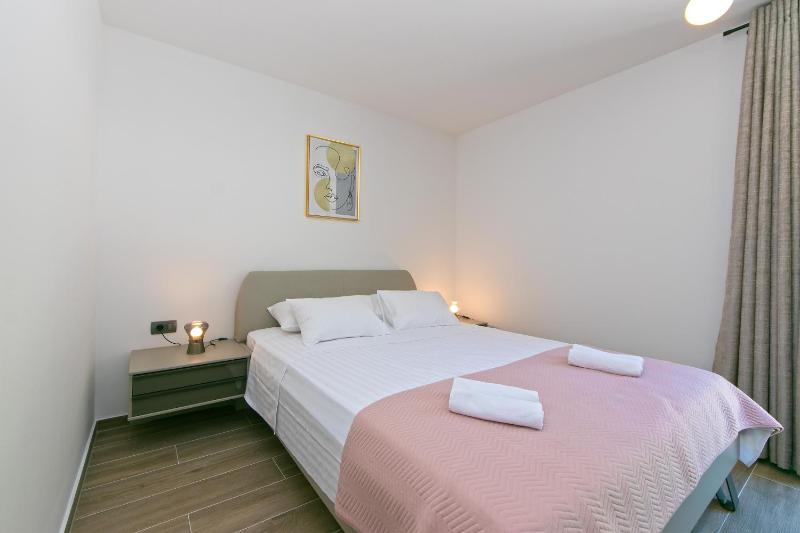 Family friendly seaside apartments Brela Makarska - 6007 - image 6