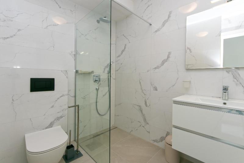 Family friendly seaside apartments Brela Makarska - 6007 - image 3