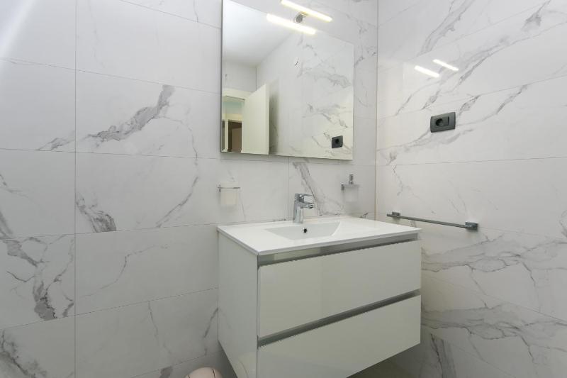 Family friendly seaside apartments Brela Makarska - 6007 - image 13