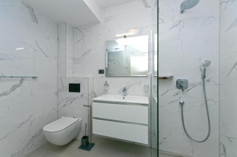 Family friendly seaside apartments Brela Makarska - 6007 - image 15