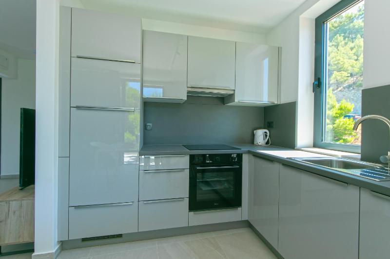 Family friendly seaside apartments Brela Makarska - 6007 - image 38