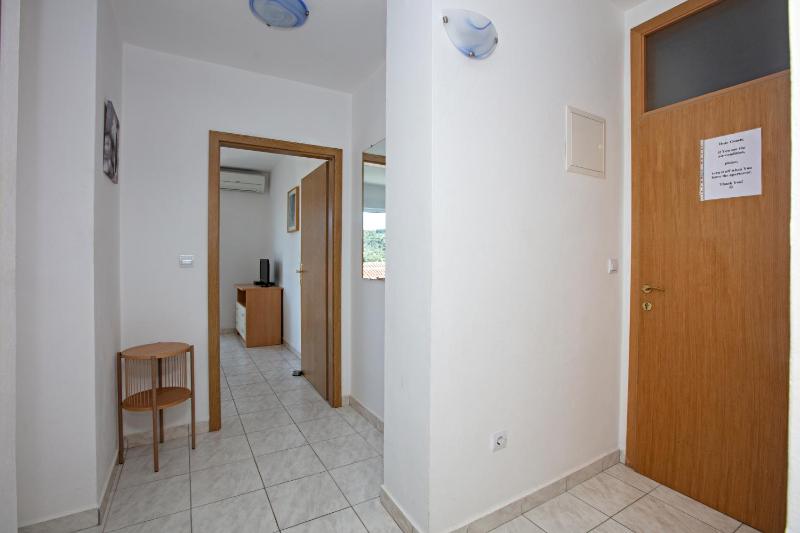 One-Bedroom Apartment with Balcony and Sea View image 2
