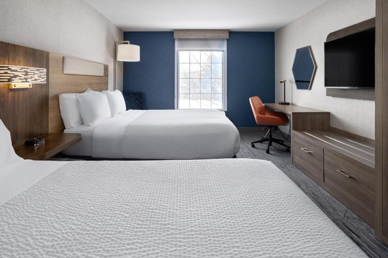 Standard Room with Two Queen Beds image 2