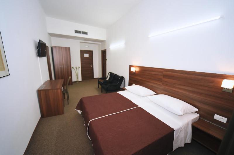 Quadruple Room image 3