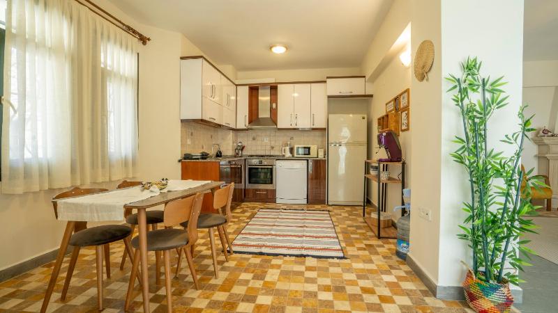 Two-Bedroom Apartment with Garden and Sea View image 3