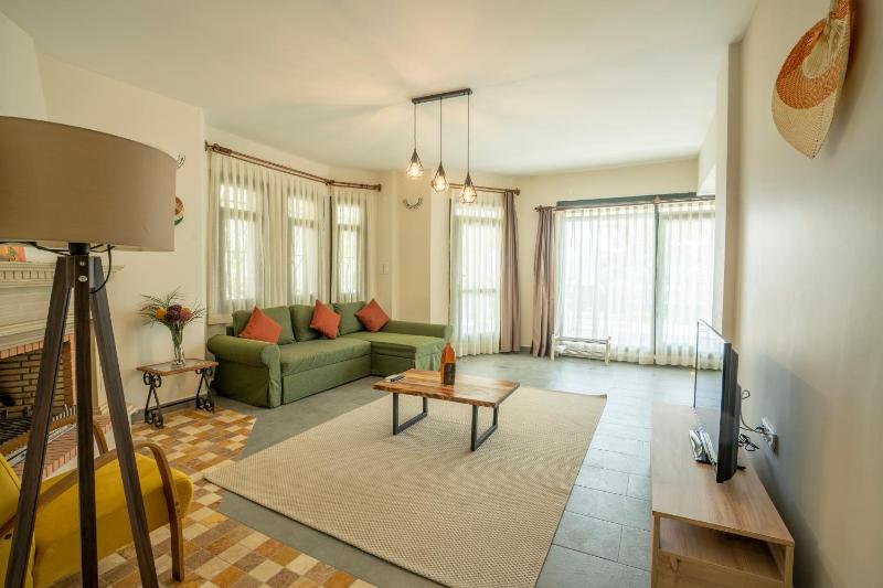 Two-Bedroom Apartment with Garden and Sea View image 1