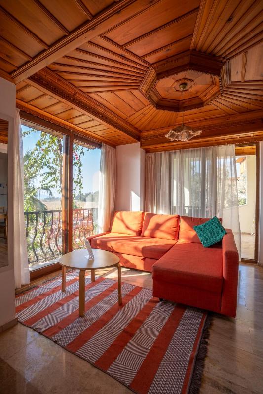Studio with Balcony image 3