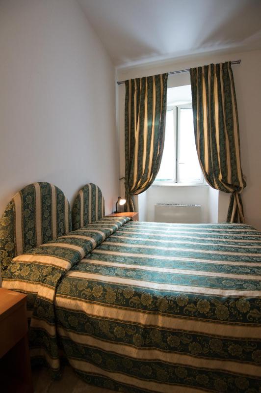 Double Room image 3