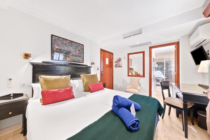 Twin Room image 1