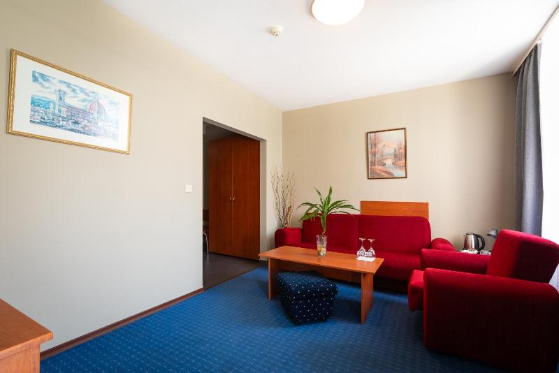 One-Bedroom Apartment image 3
