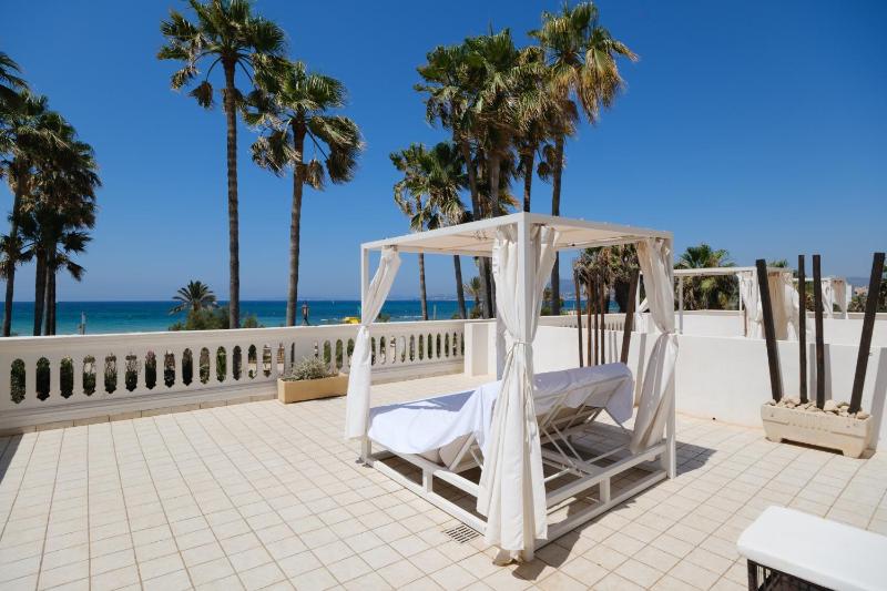 Twin Room with Panoramic Terrace and Sea View image 4