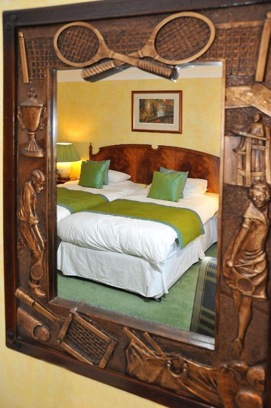 Executive Twin Room image 3