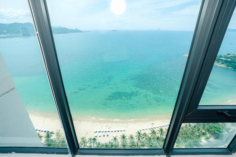Sunrise from bed Apartment - NhaTrang Beach - image 16