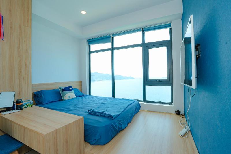 Sunrise from bed Apartment - NhaTrang Beach - image 6