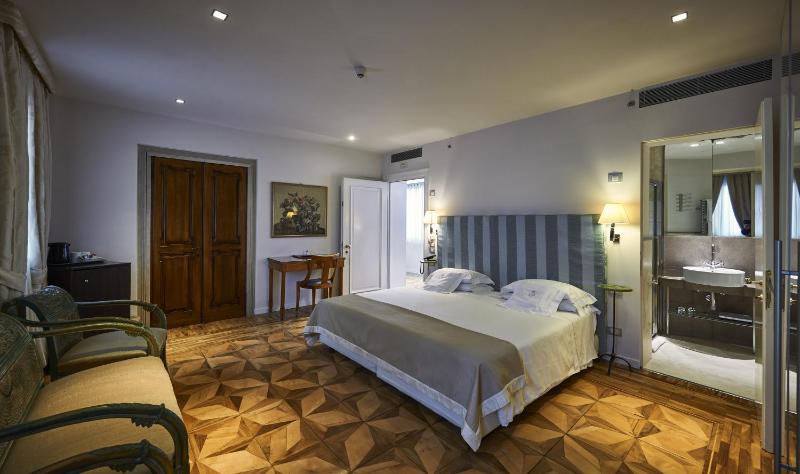 Superior Double or Twin Room image 1