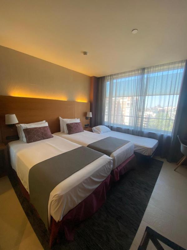 Double Room with Extra Bed image 4