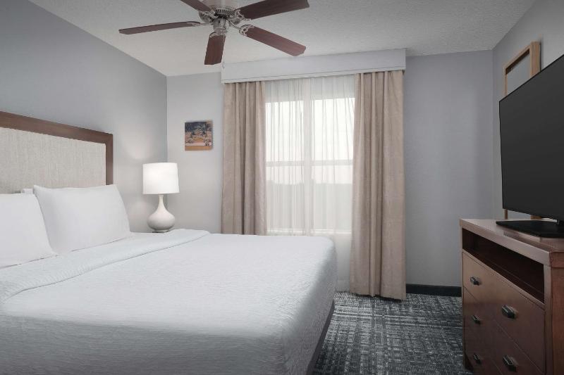 One-Bedroom King Suite - Non-Smoking image 3