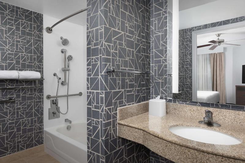 King Room with Bath Tub - Disability Access and Hearing Accessible/Non-Smoking image 2